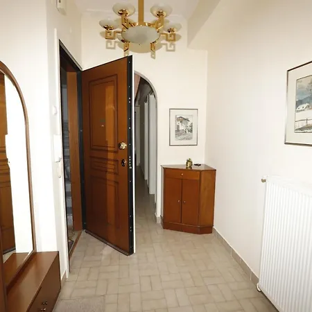 Daire Elpis & George House *